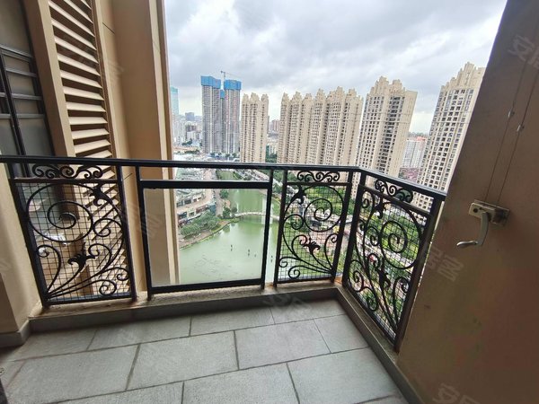 东莞厚街体育公园万达御湖公馆万达御湖公馆 3室2厅1卫 87平 配套齐全