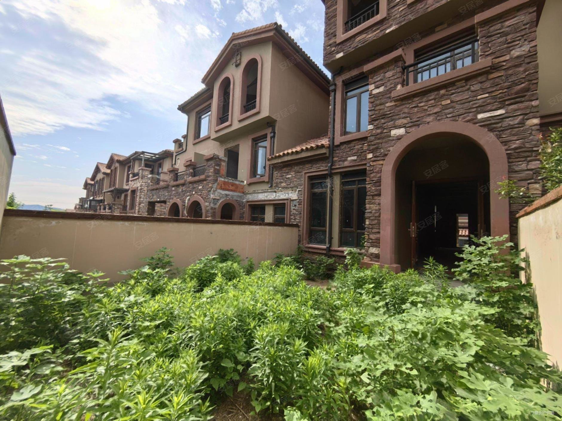 江核老山尚峰尚水联排别墅200平260万南北花园温泉入户