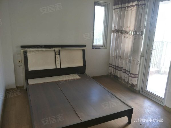 出售万科3房住宅,带装修,公摊小,随时看房