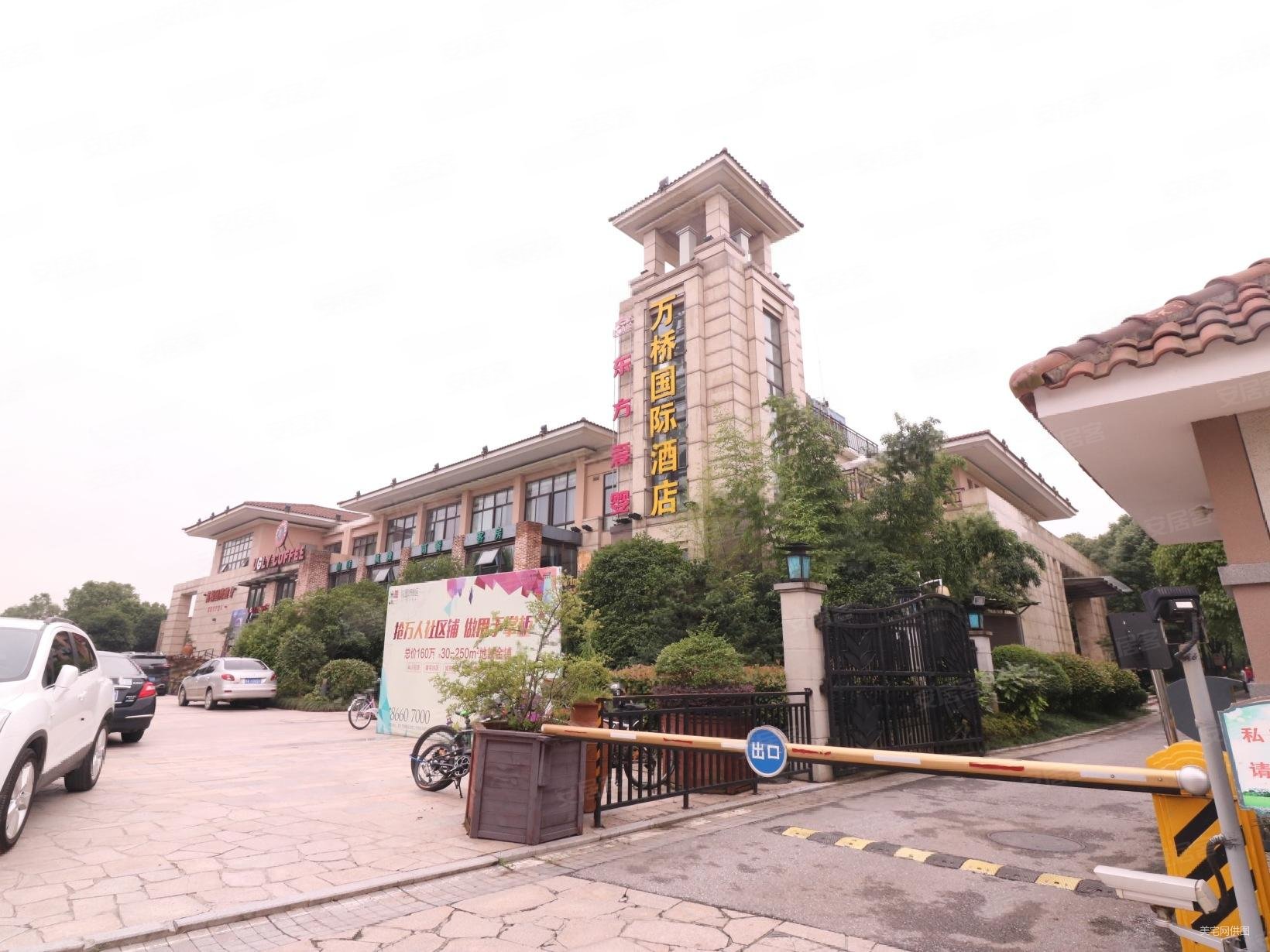 新出仙林依云溪谷南外旁押证上叠别墅毛坯看房有