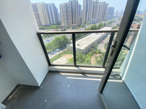 青岛黄岛薛家岛世茂香奈公馆新上捡漏好房,一号线地铁口,香奈公馆