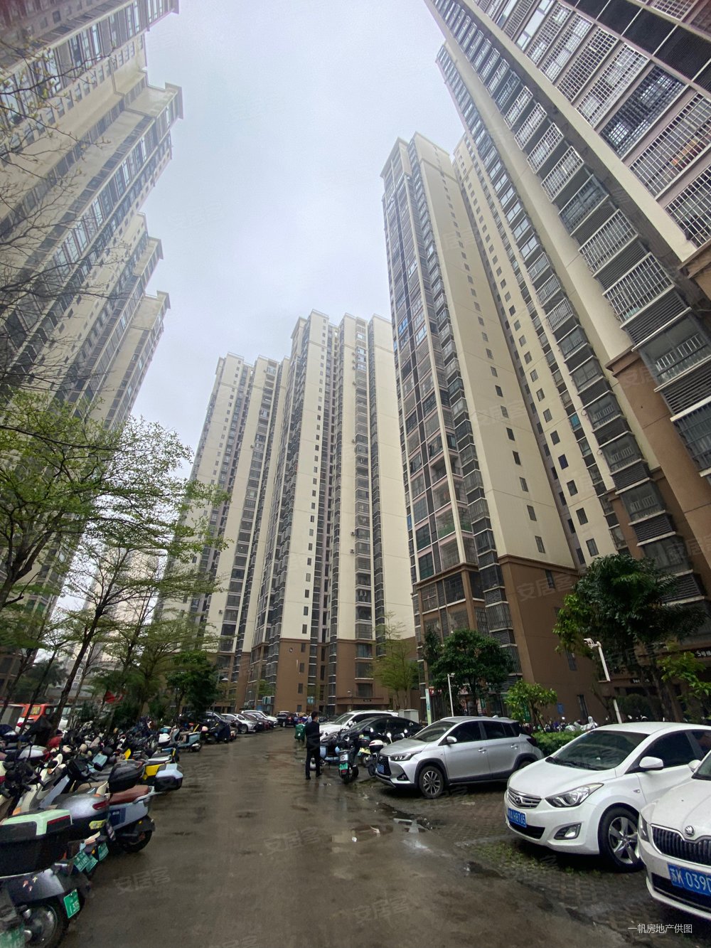 润龙花园3室2厅2卫118.83㎡南北196万