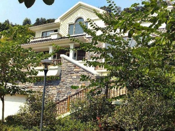 保利林语别墅 100方花园 送露台单边位   带地下室娱乐室