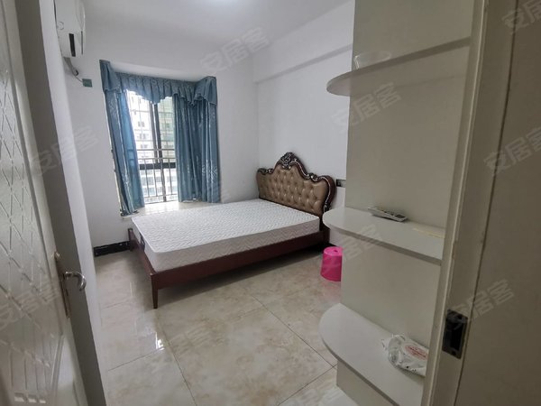 崇左江州东盟豪逸华庭豪逸华庭精装修3房出租,房子干净漂亮,配套齐全