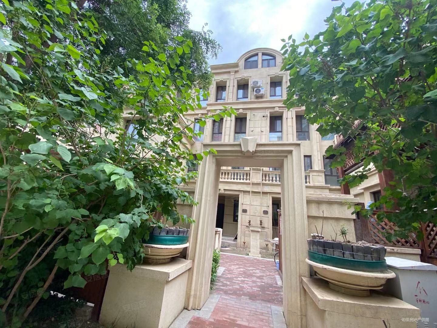 富力新城叠拼别墅实际240平业主急售已经搭建完有钥匙