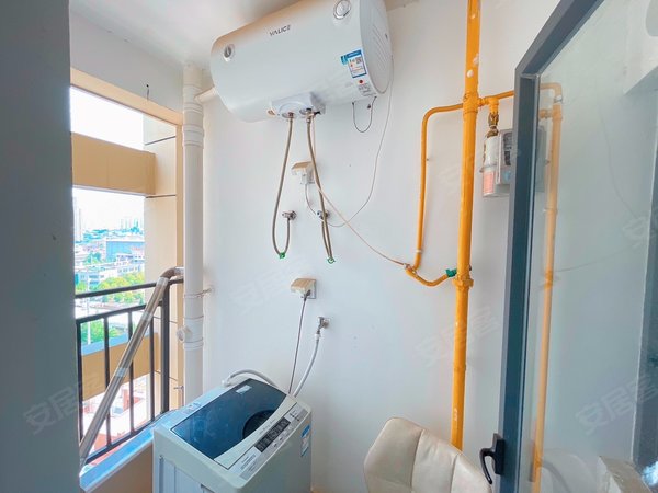 昆明官渡国贸中心米兰春天金马水果市场！24小时热水！圣世一品！无中介月付！关上国贸出租房源真实图片