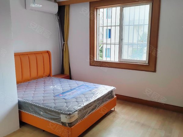 昆山玉山城北紫竹公寓不收中介费 紫竹公寓3楼朝南带空调800 押一付一