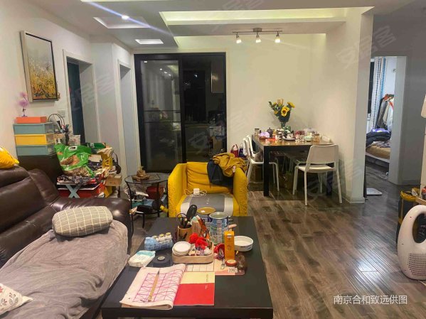 银贡山庄 南向采光好 出行方便 精装可拎包入住 小三居