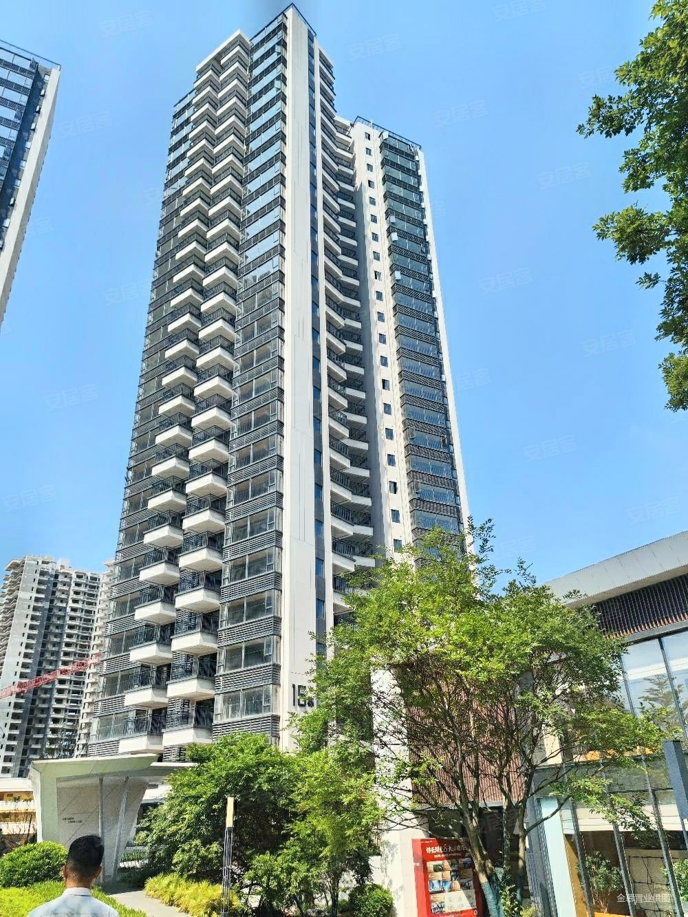 锦云湖光3室2厅2卫86.04㎡东南75万