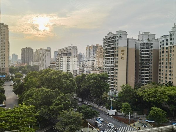 深圳福田皇岗高发城驰苑高发城驰苑 2室2厅1卫 电梯房 48平 精装修