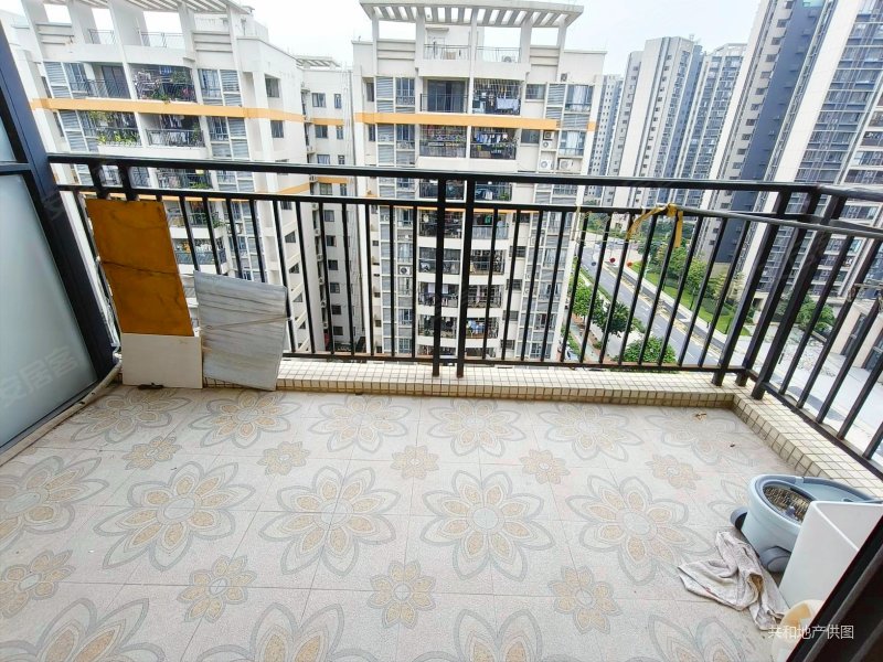 云峰花园南向三房  装修保养新 近地铁 业主急卖,价格好谈