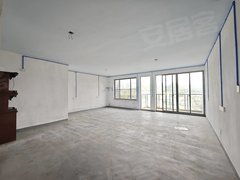 桂林象山中山南路万象城对面 万正西区国际小区 顶楼四房复式带露台 价钱可谈出租房源真实图片