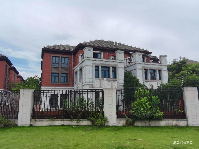 美兰湖合院别墅丨精装修中央空调地暖丨双车位丨诚意出售看房方便