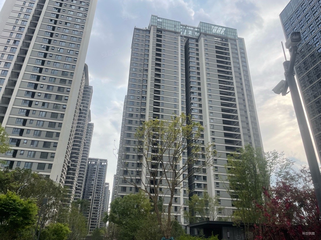 中海寰宇天下(商住楼)3室2厅2卫70㎡南北47万