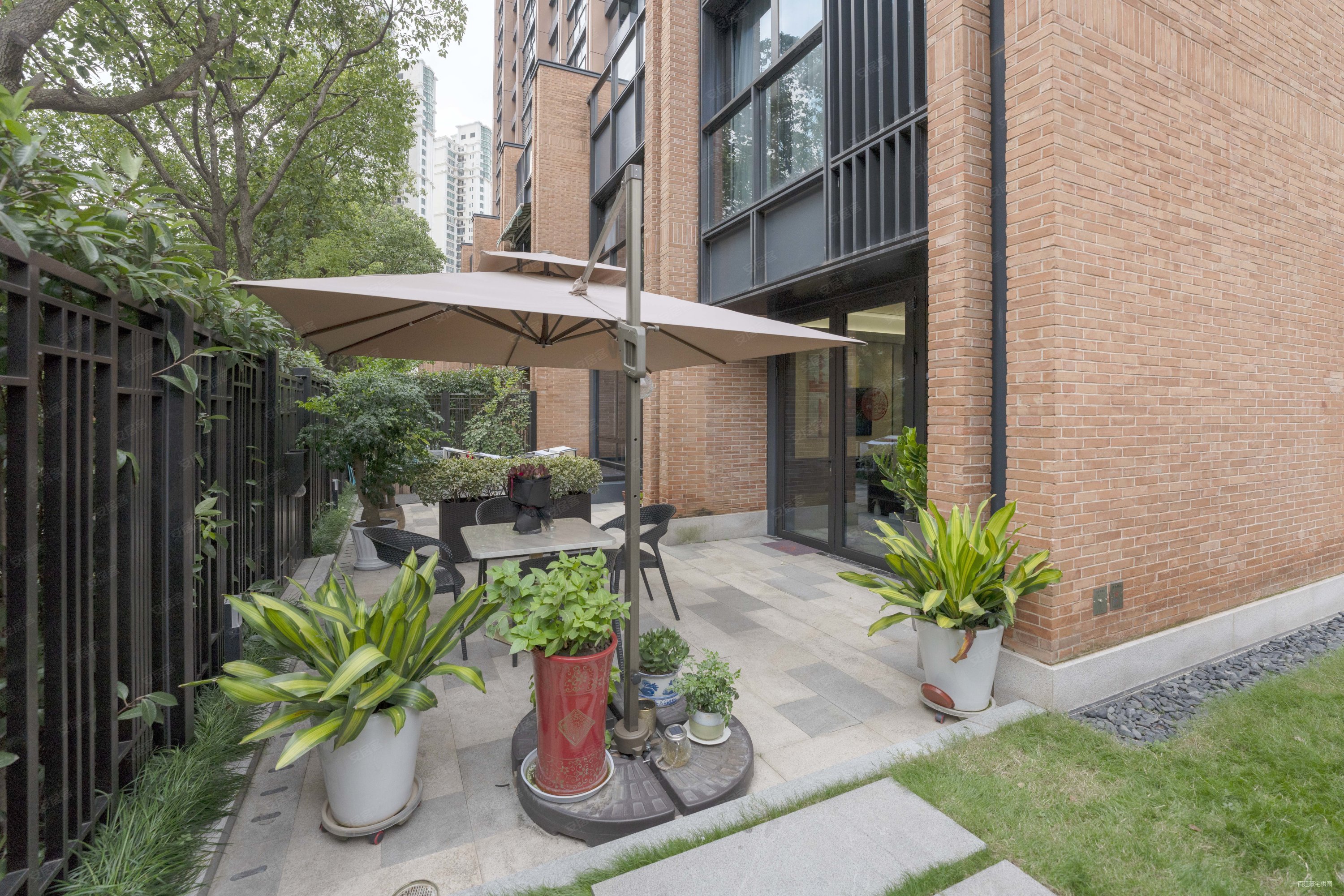 华侨城苏河湾(别墅)6室3厅5卫639.42㎡南北15000万