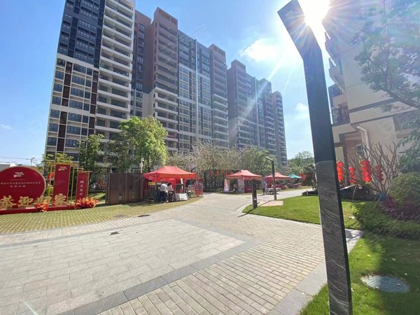 广州天河小新塘小新塘回迁房小区小新塘回迁房f区 厅出阳台大一房 可