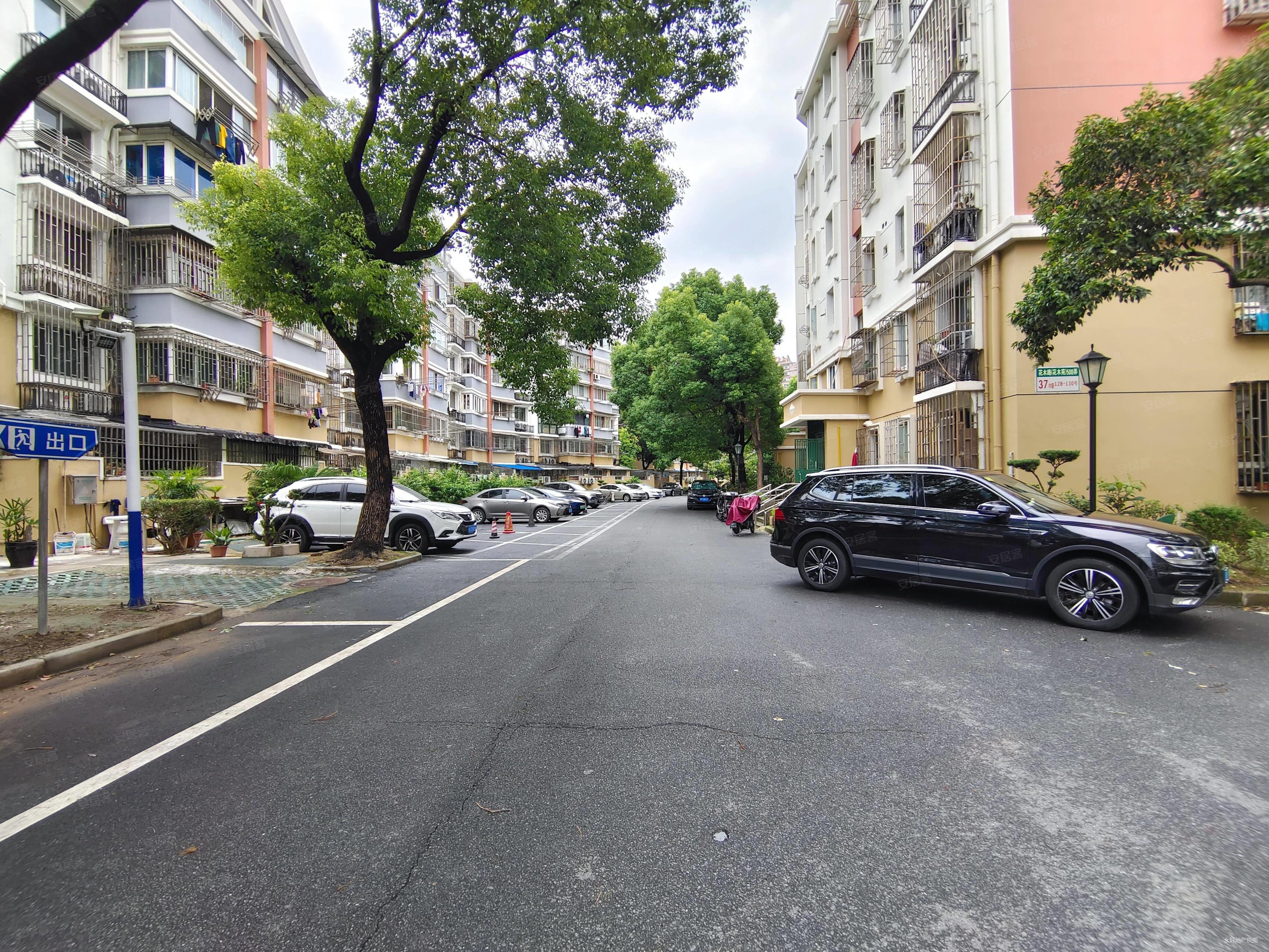 花木苑3室2厅2卫93.43㎡南北768万