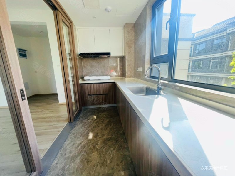 娄江新城 万达旁 云萃景园上叠加别墅边套 4房2卫看房随时