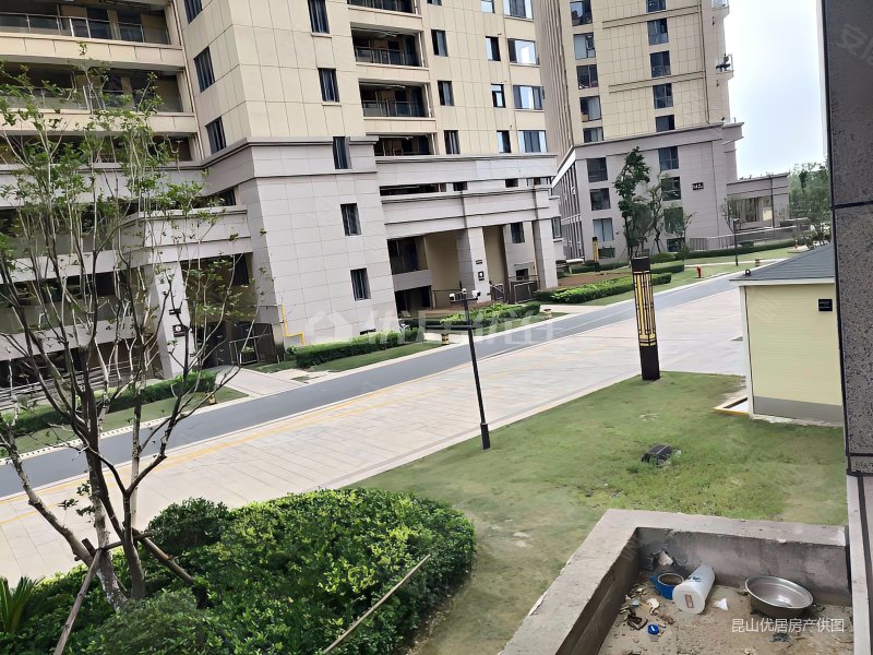 东边套 3室有钥匙  95平 电梯房 普装 帝宝花园