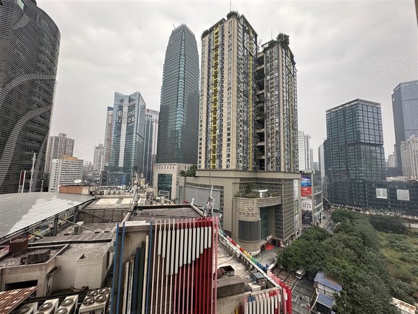 重庆渝中解放碑得意世界解放碑 得意世界楼上 精装大三房 购物方便 楼