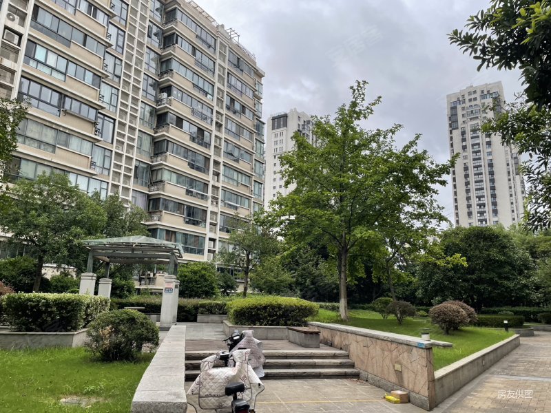 清竹园3室2厅2卫129.55㎡南北610万