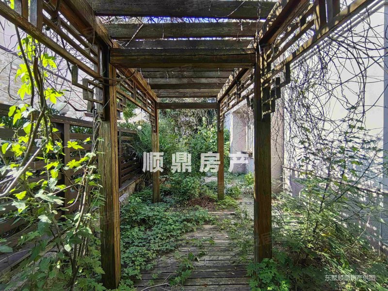 花园300平 开间大 周边商业配套好 随时看,百家湖别墅花园二手房,2300