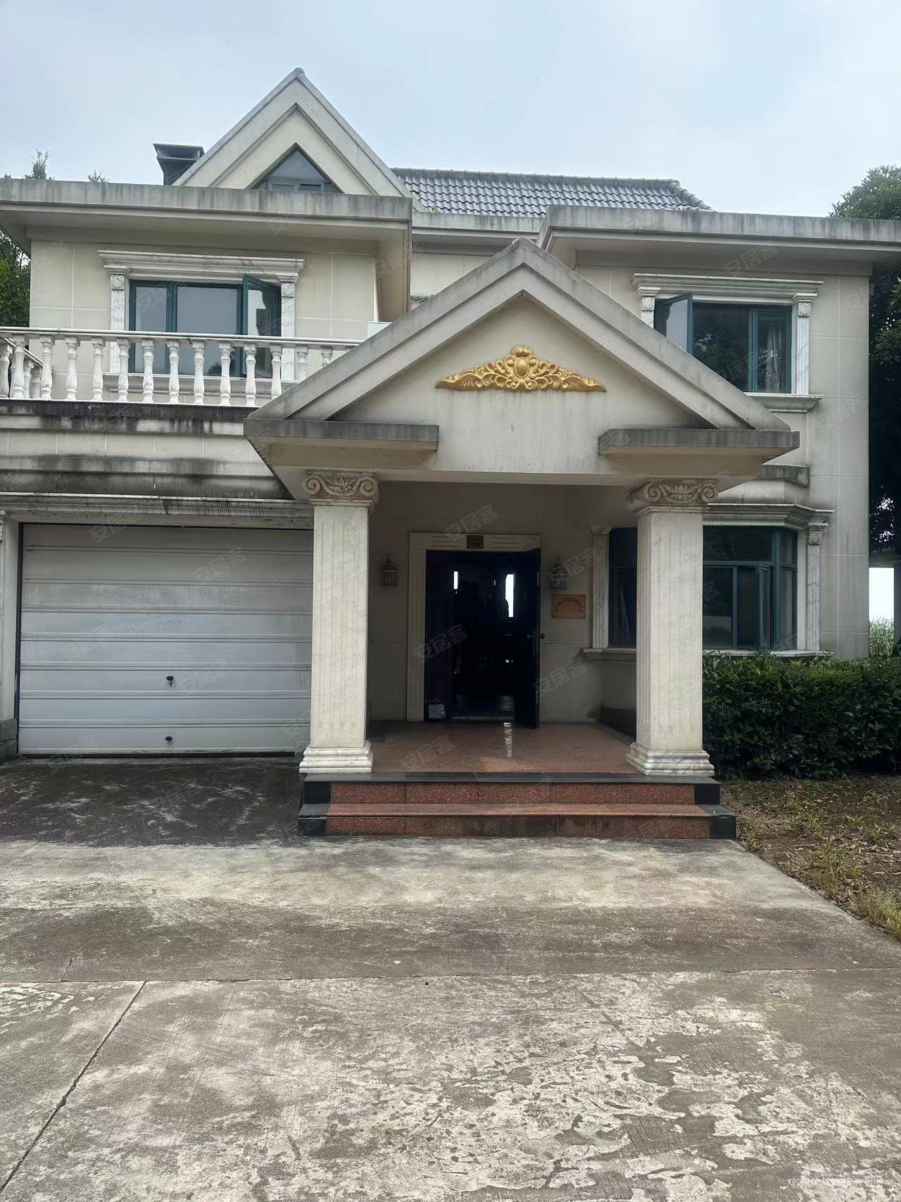 一线湖景别墅在自己家里甩路亚一眼万里满是美景