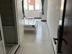 沙河地铁站附近 带阳台的大house 采光好押一付一家具齐全