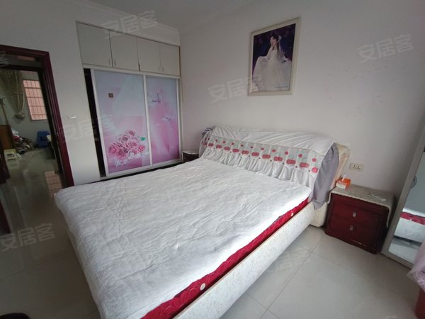 萍乡安源安源城区萍安小区凤凰天城天虹旁边，4楼3房，家电齐全，停车方便，只租800出租房源真实图片