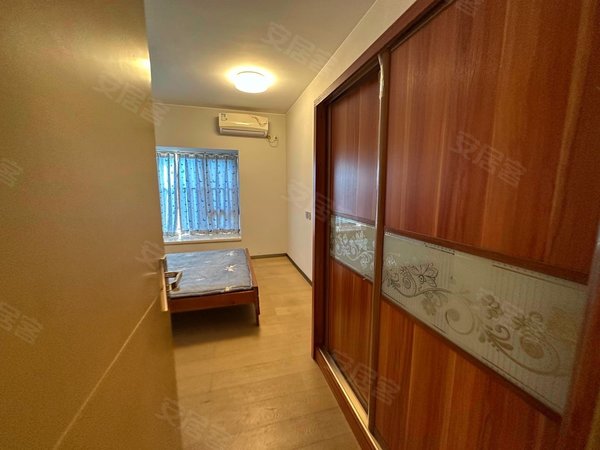 清远清城清城城区时代香海彼岸(清城区)1300元 精装干净3房 万达旁 香海彼岸南区 密码看房出租房源真实图片