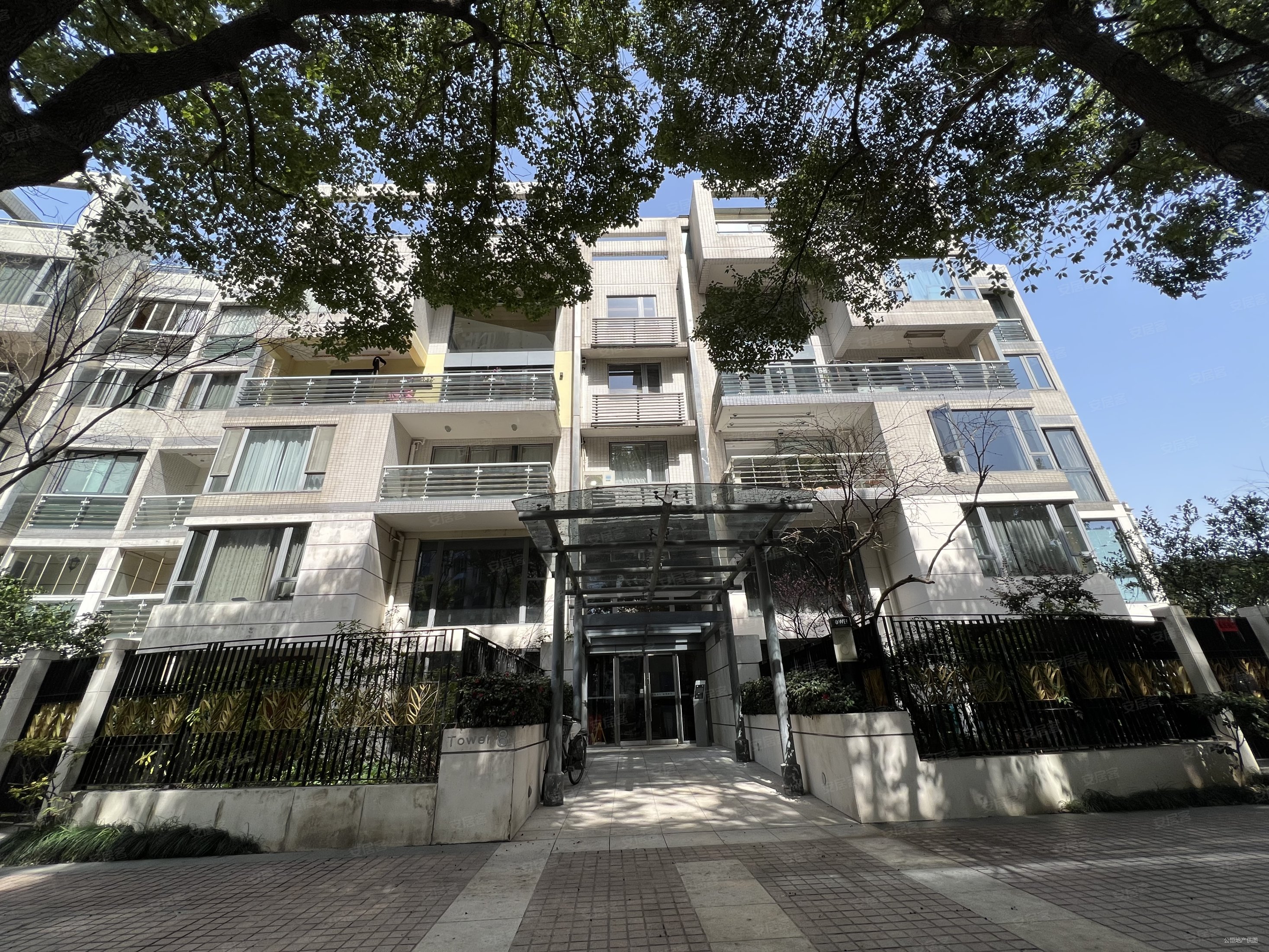 汇贤居3室2厅3卫169.91㎡南北3838万