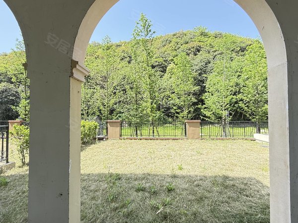 联排托斯卡纳风格 地上3层地下一层