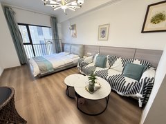 庆阳西峰西峰城区六中附近！可季度租！可半年付款！家具齐全，随时可看房。出租房源真实图片