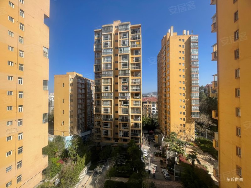 三房,有电梯中间楼层,急售,可随时看房,云大知城佳逸盛景花园二手房