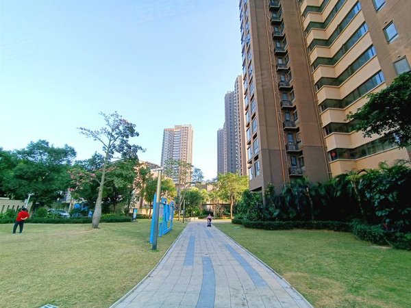 深圳龙华观澜万科九龙山华为基地旁 万科精装三房 拎包入住 看房方便