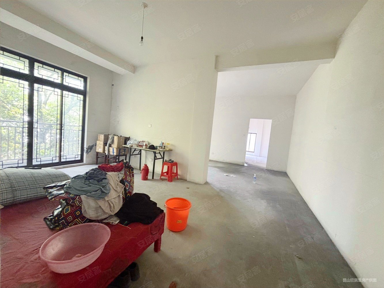 南湖秋月4室2厅4卫258㎡南320万