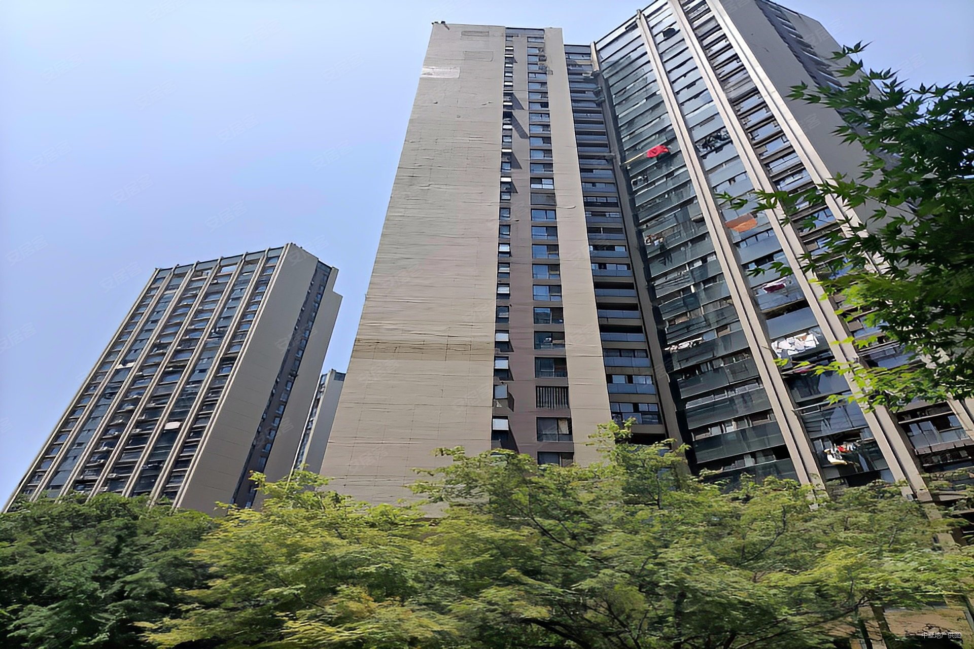 品质小区印象西湖毛胚房大三室赠入户花园看房方便