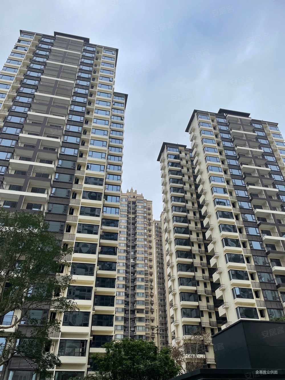 云樾观棠4室2厅2卫104.72㎡南83万