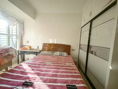 泉州安溪安溪宝龙广场1400包物业，压1付1，铂金公馆，2房2厅1阳台，家电齐全出租房源真实图片