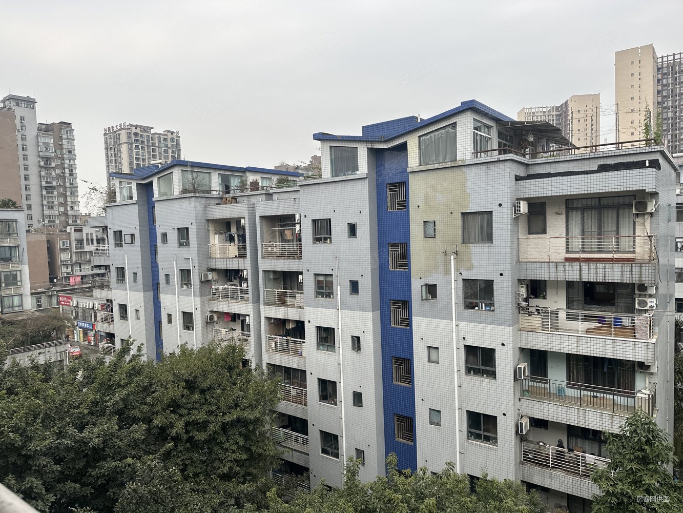 岀售西彭小区电梯房三房两卫,带大阳台,带花园,星光名都二手房,53万,3