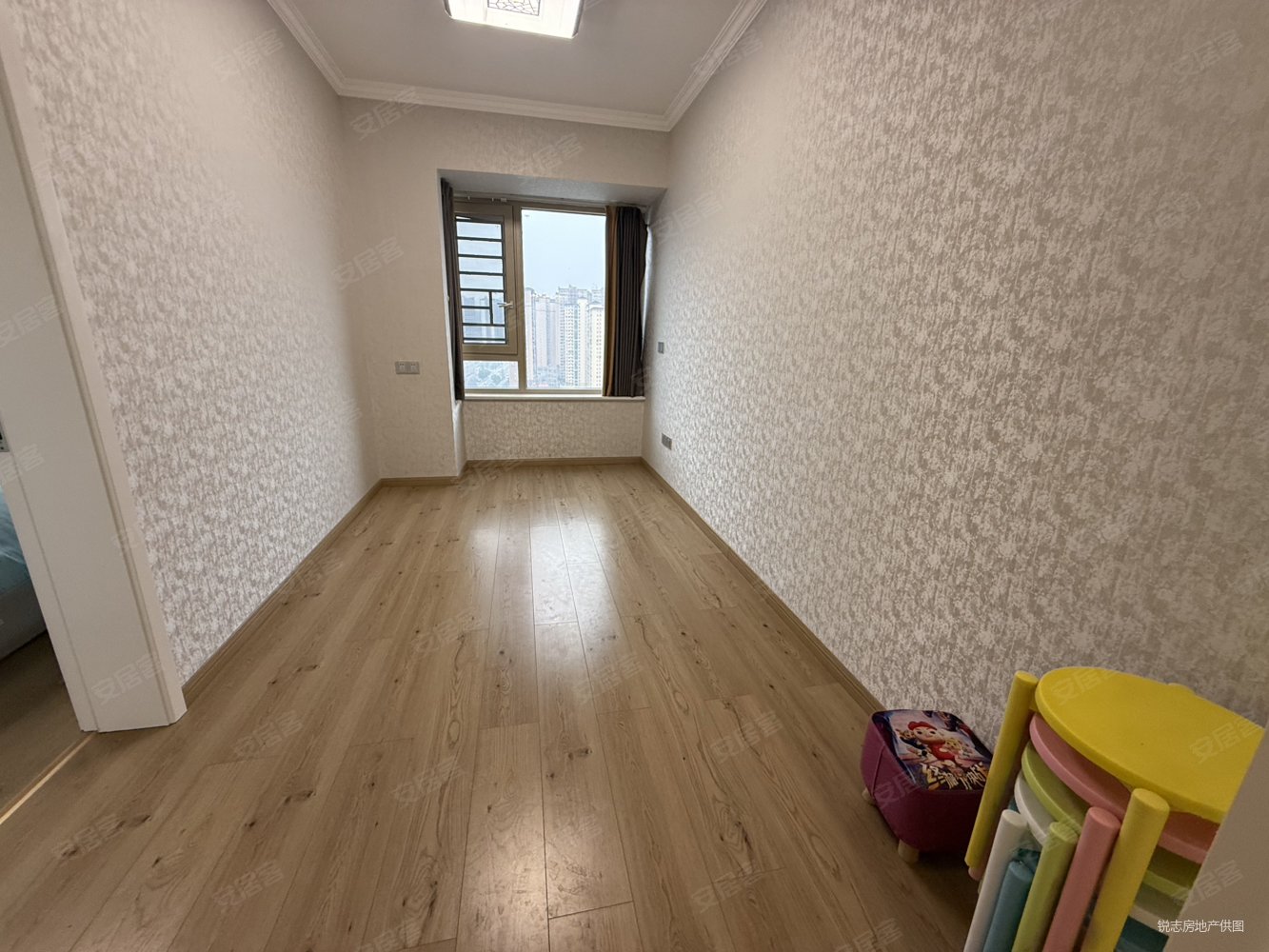 御学府小区4室2厅2卫144㎡东南128.8万