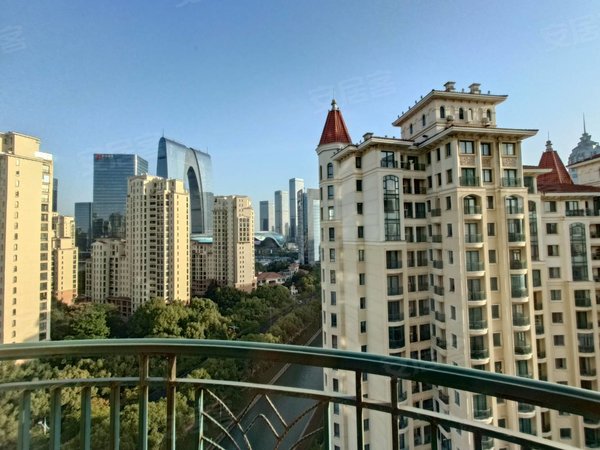 苏州工业园湖西天域花园(西区)(实房实价)保养很新,可以看到东方之门