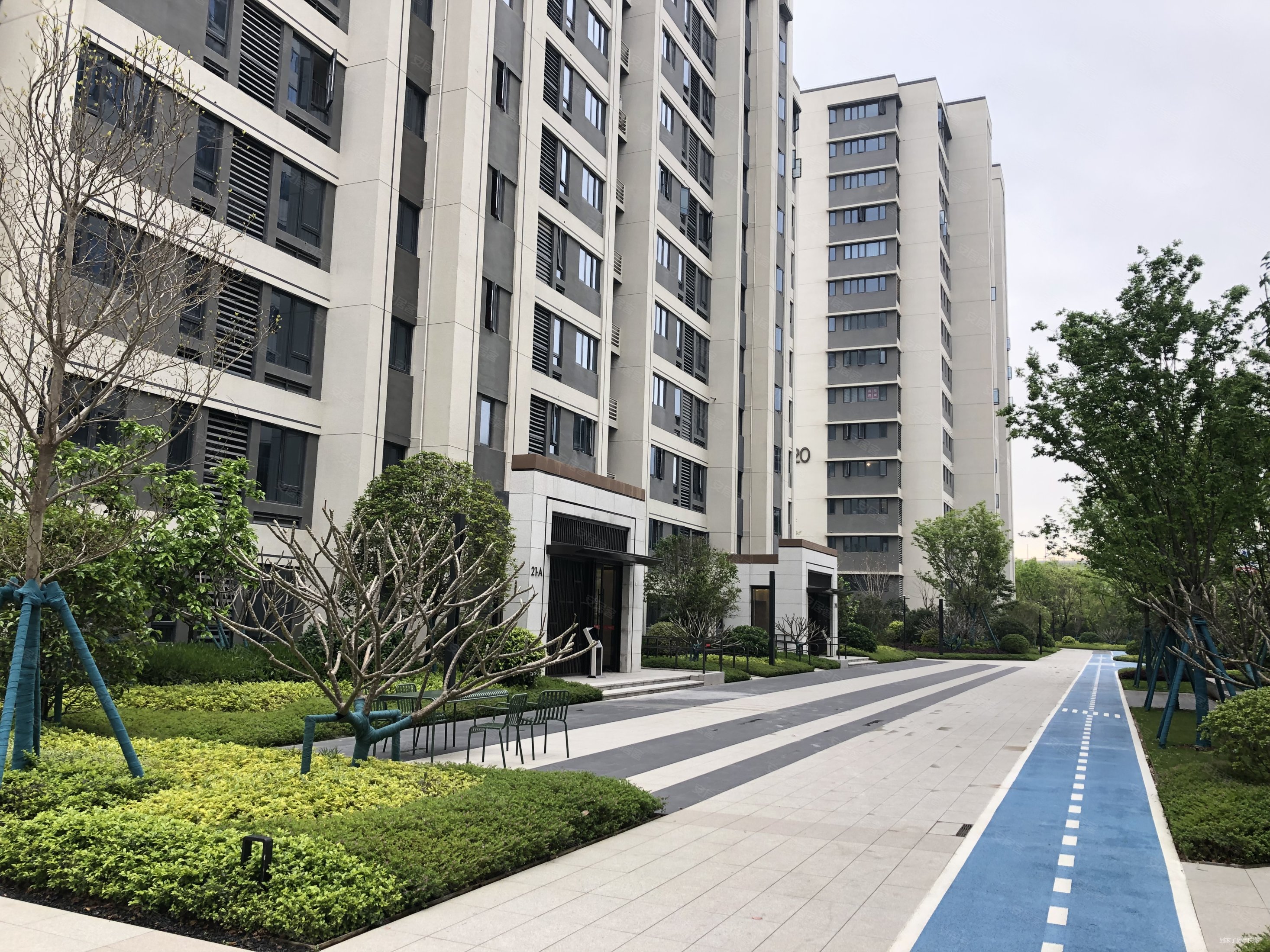 国贸凤凰原4室2厅2卫122.19㎡南北305万