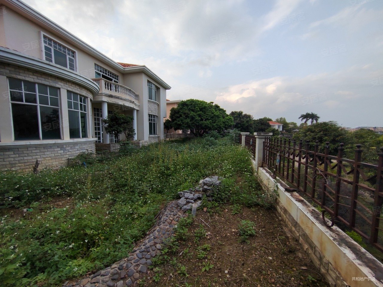 雅宝新城(别墅)5室3厅5卫360㎡南北1900万