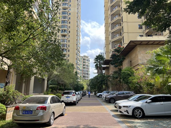 三亚吉阳月川荣德花园月川中路  荣德花园 交通便利 正规1房每月2200