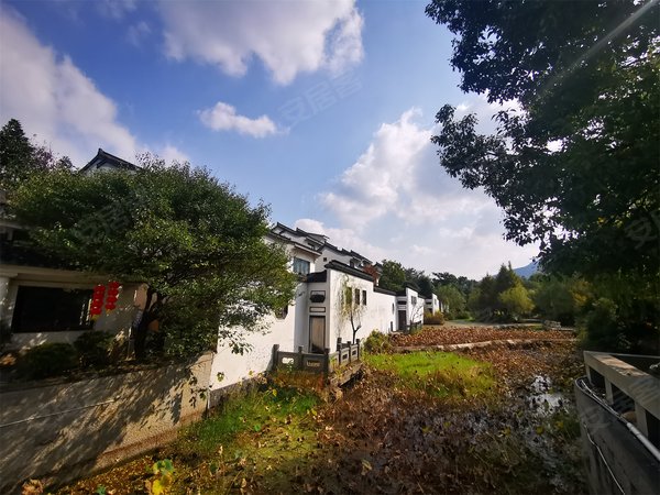 杭州富阳银湖九龙一号6号线地铁口 纯中式合院排屋 地上三层地下一层