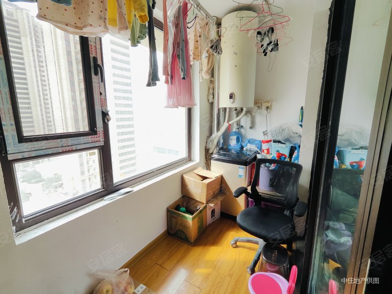 海尔云世界滟澜公馆花园二手房,129万,3室2厅,1卫,96.