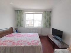大连西岗新起屯八一路转盘旁,无坡,道边第三排,1室一厅精装修,价可谈随时看出租房源真实图片