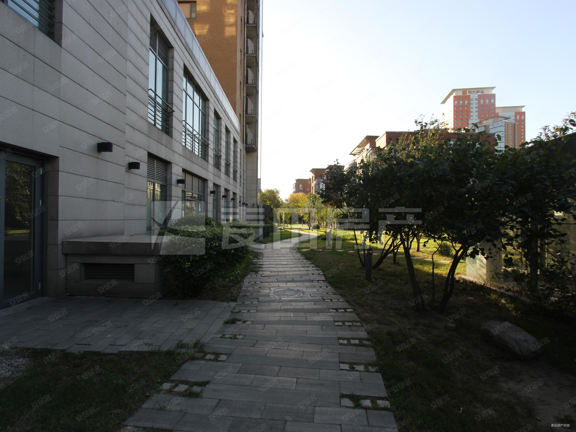 北京房产网>北京二手房>朝阳二手房>酒仙桥二手房>滨河花园>2400_1800