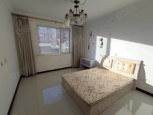 【多图】建国南苑,万达广场租房,1500元出租建国南苑二楼两室一厅80多